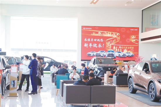 今年1月，買車過年大軍讓4S店熱鬧起來。
