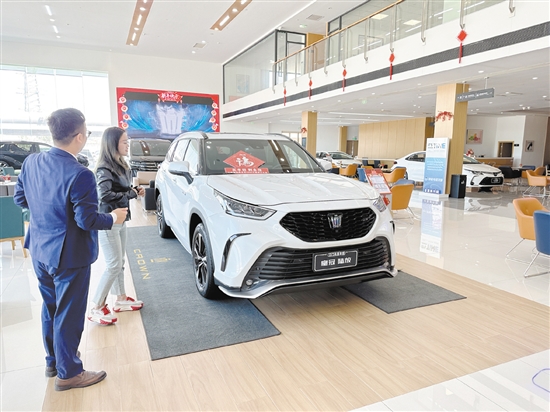 不少消費者到店就問有無現(xiàn)車。