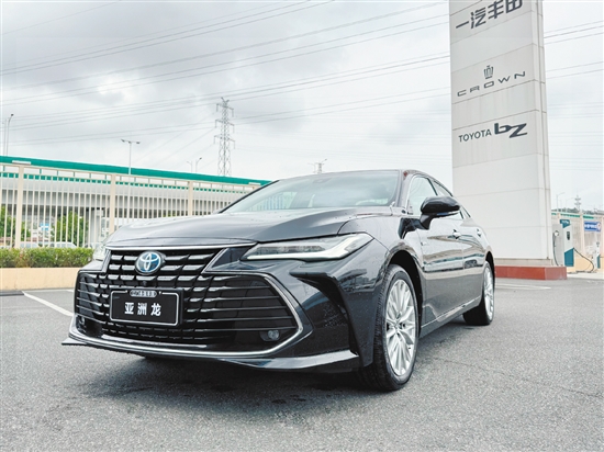 亞洲龍外觀運(yùn)動而不失沉穩(wěn)。