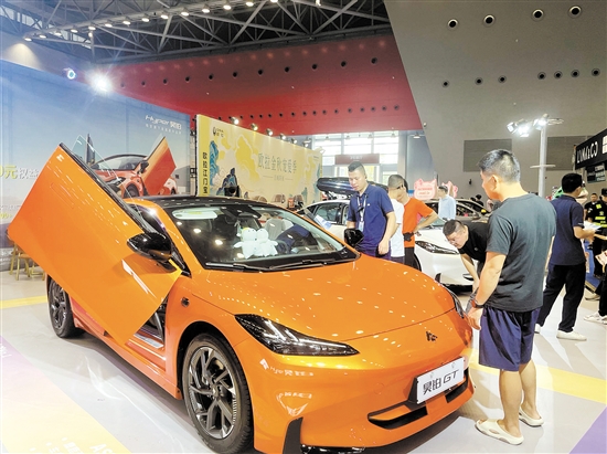 每一屆車展都能吸引數(shù)十家經(jīng)銷商參展，方便消費(fèi)者貨比三家一站式買車。