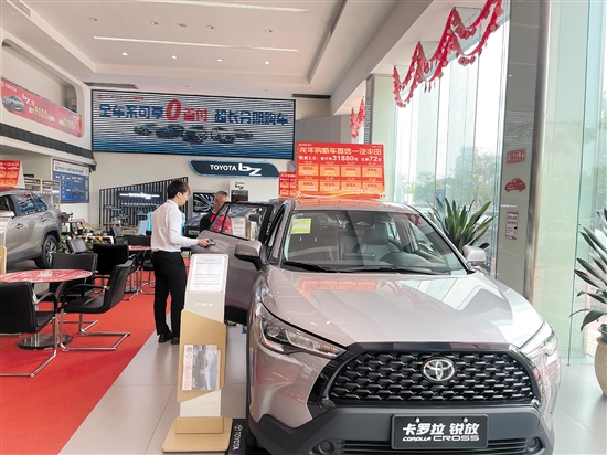 不少汽車經(jīng)銷商推出零首付購車方案。