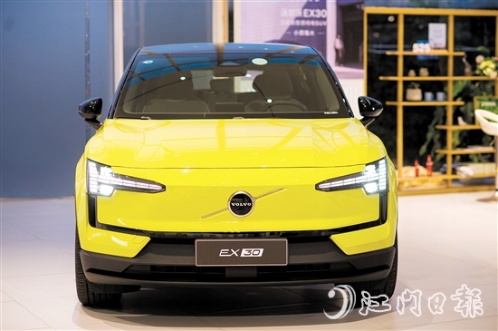 沃爾沃EX30整車(chē)看起來(lái)科技感十足。