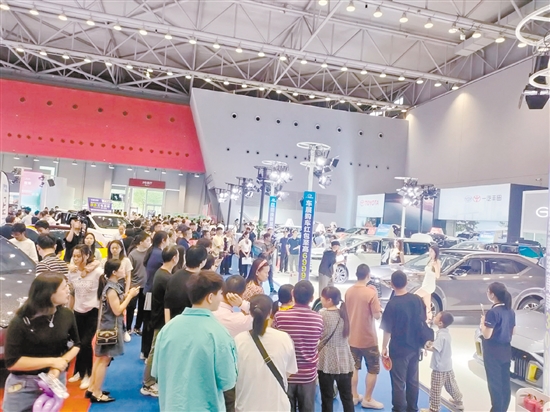 本報往屆車展人氣旺。