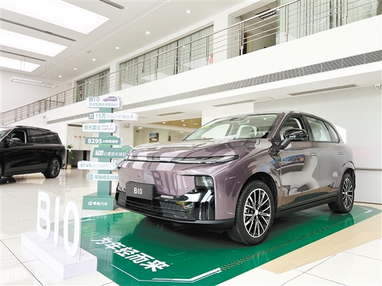 零跑B10外觀時尚運動。