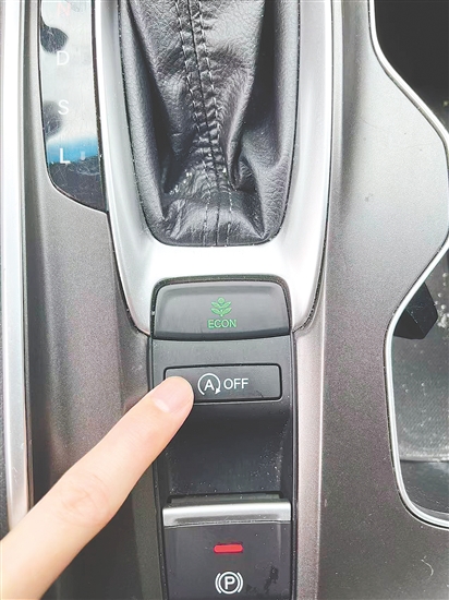 帶有自動啟停功能的車輛在涉水行駛時，需要提前關(guān)閉該功能。