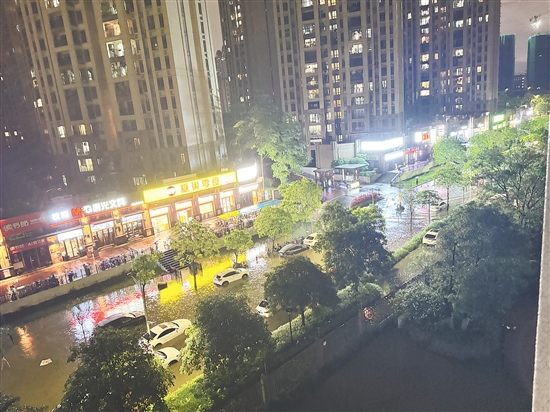 進(jìn)入5月份，強降雨不斷，有的車主遭遇“水浸車”。