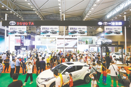 回顧往年本報舉辦的車展，高規(guī)格的展具吸引許多市民的目光。