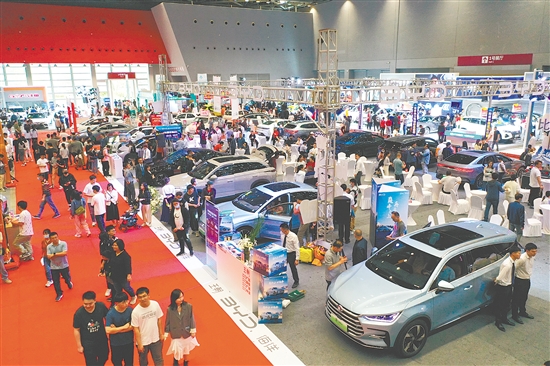 回顧歷屆本報(bào)車展，新車、特價(jià)車吸引了消費(fèi)者的目光。